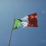 Terni celebra la Festa della Repubblica: Torretta di Palazzo Bazzani illuminata con il tricolore