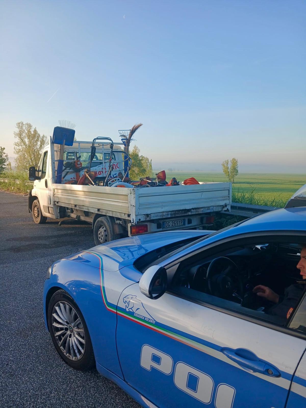 Furto nella notte, inseguimento sulla Flaminia: recuperato furgone con refurtiva da 20 mila euro